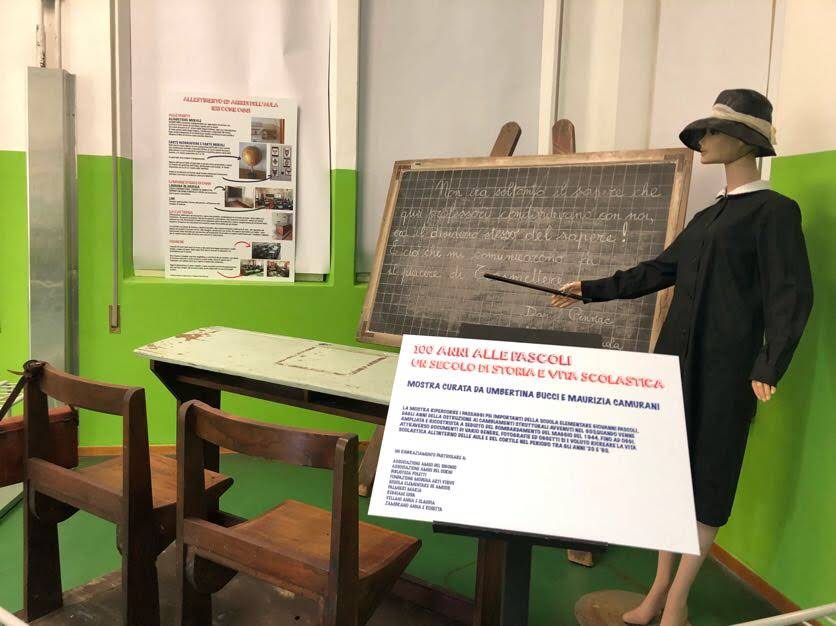 SCUOLA PASCOLI: la festa, il coro, i balli e l'inaugurazione della mostra